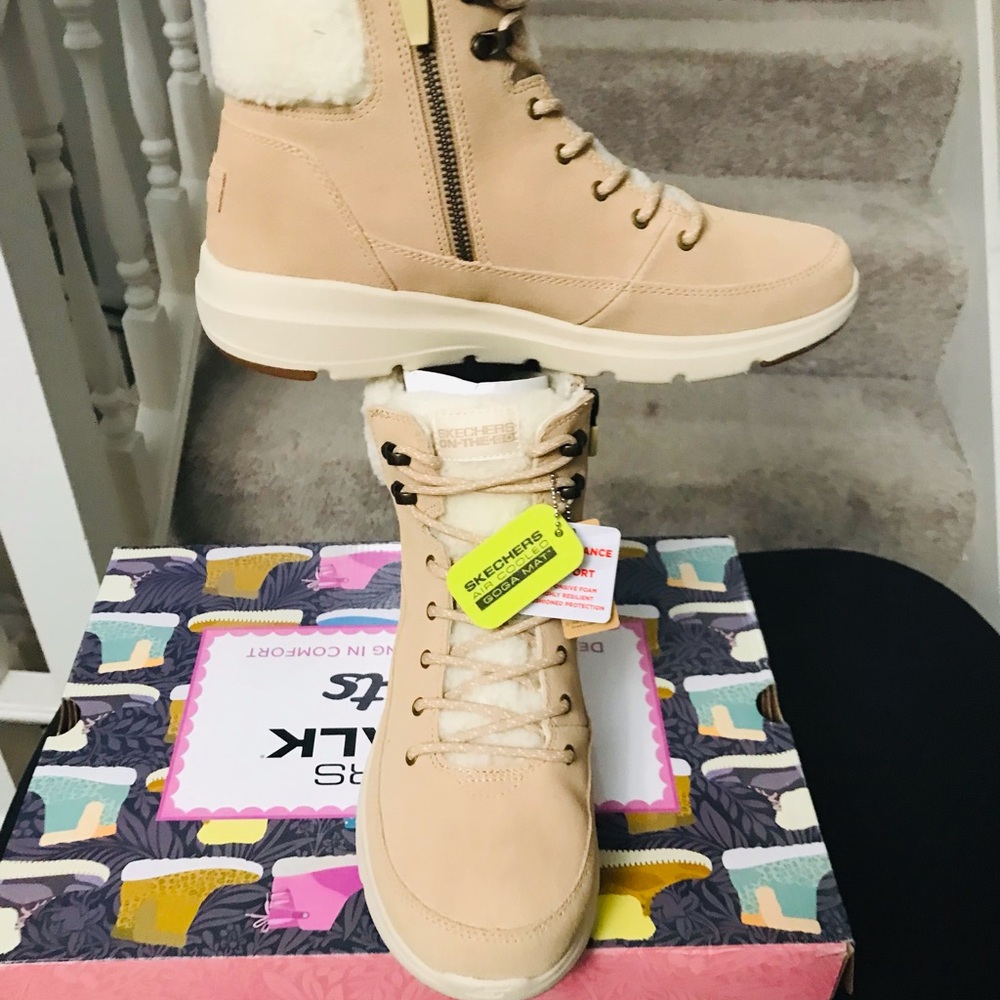 Skechers Women's Tan Boots. Excellent Design for Comfort. New with Box Size 10.